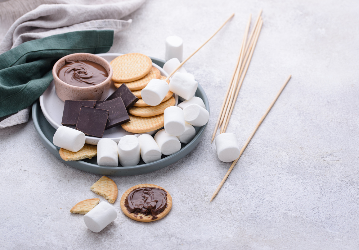 Smores with marshmallow, chocolate and crackers